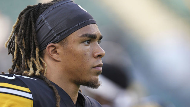 PHILADELPHIA, PA - AUGUST 12: Pittsburgh Steelers wide receiver Chase Claypool (11) looks on during the preseason game between the Philadelphia Eagles and the Pittsburgh Steelers on August 12, 2021 at Lincoln Financial Field in Philadelphia, PA.