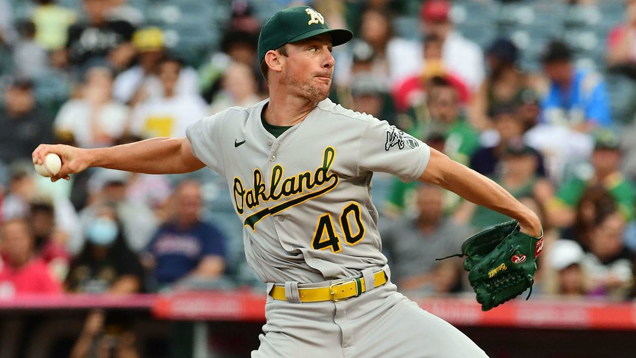 ANAHEIM, CA - JULY 30: Oakland Athletics pitcher Chris Bassitt (40) pitching during the first inning of a game against the Los Angeles Angels played on July 30, 2021 at Angel Stadium in Anaheim, CA.