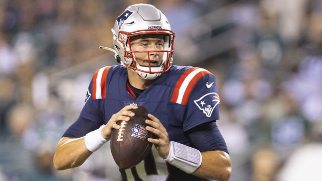 PHILADELPHIA, PA - AUGUST 19: Mac Jones #10 of the New England Patriots throws a pass against the Philadelphia Eagles in the first half of the preseason game at Lincoln Financial Field on August 19, 2021 in Philadelphia, Pennsylvania.