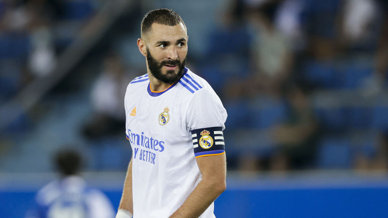 Karim Benzema extends Real Madrid deal until 2023