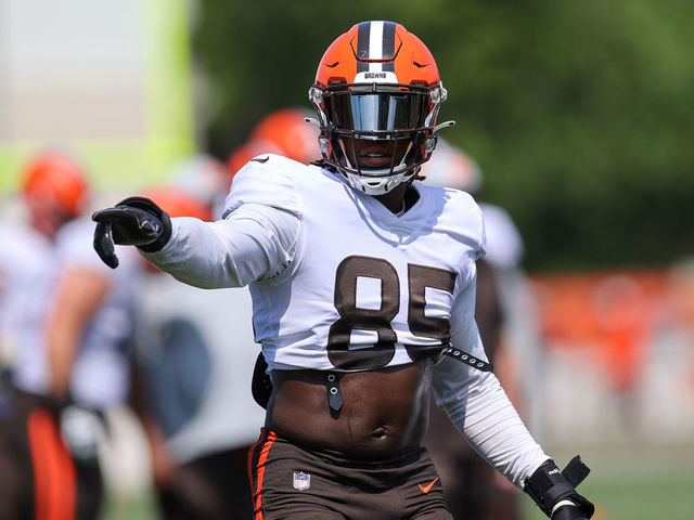 Njoku happy with role, wants to stay with Browns | theScore.com