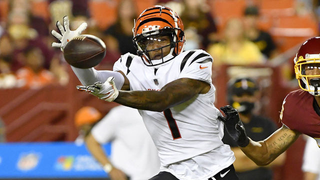 LANDOVER, MD - AUGUST 20: Bengals wide receiver JaMarr Chase (1) cant bring a catch in over the middle during the Cincinnati Bengals vs. Washington Football Team NFL preseason game at FedEx Field on August 20, 2021 in Landover, MD.