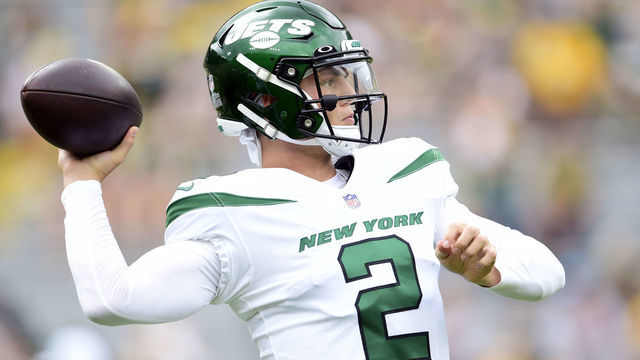 GREEN BAY, WISCONSIN - AUGUST 21: Zach Wilson #2 of the New York Jets throws a pass during warmups before a preseason game against the Green Bay Packers at Lambeau Field on August 21, 2021 in Green Bay, Wisconsin.