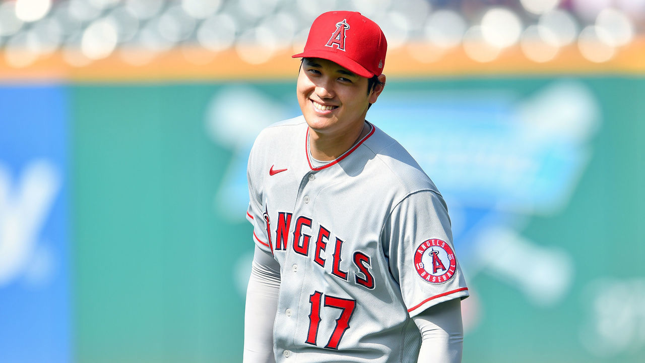 CLEVELAND, OHIO - AUGUST 21: Shohei Ohtani #17 of the Los Angeles Angels warms up prior to the game against the Cleveland Indians at Progressive Field on August 21, 2021 in Cleveland, Ohio.
