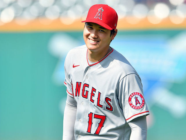 CLEVELAND, OHIO - AUGUST 21: Shohei Ohtani #17 of the Los Angeles Angels warms up prior to the game against the Cleveland Indians at Progressive Field on August 21, 2021 in Cleveland, Ohio.