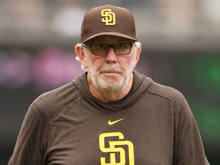 Padres fire pitching coach Larry Rothschild