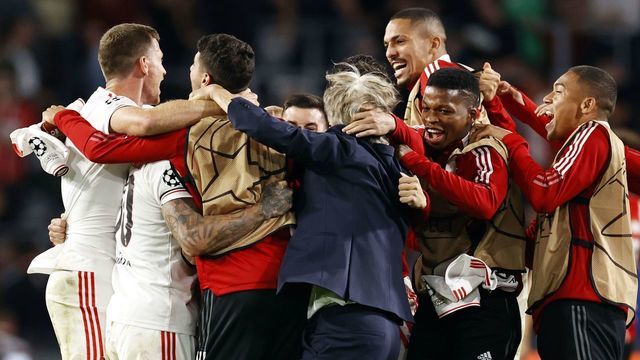 EINDHOVEN - (lr) Jan Vertonghen of SL Benfica, Nicolas Otamendi of SL Benfica, SL Benfica coach Jorge Jesus during the Champions League play-offs match between PSV Eindhoven and Benfica at Phillips stadium on August 24, 2021 in Eindhoven, Netherlands.ANP MAURICE OF STONE