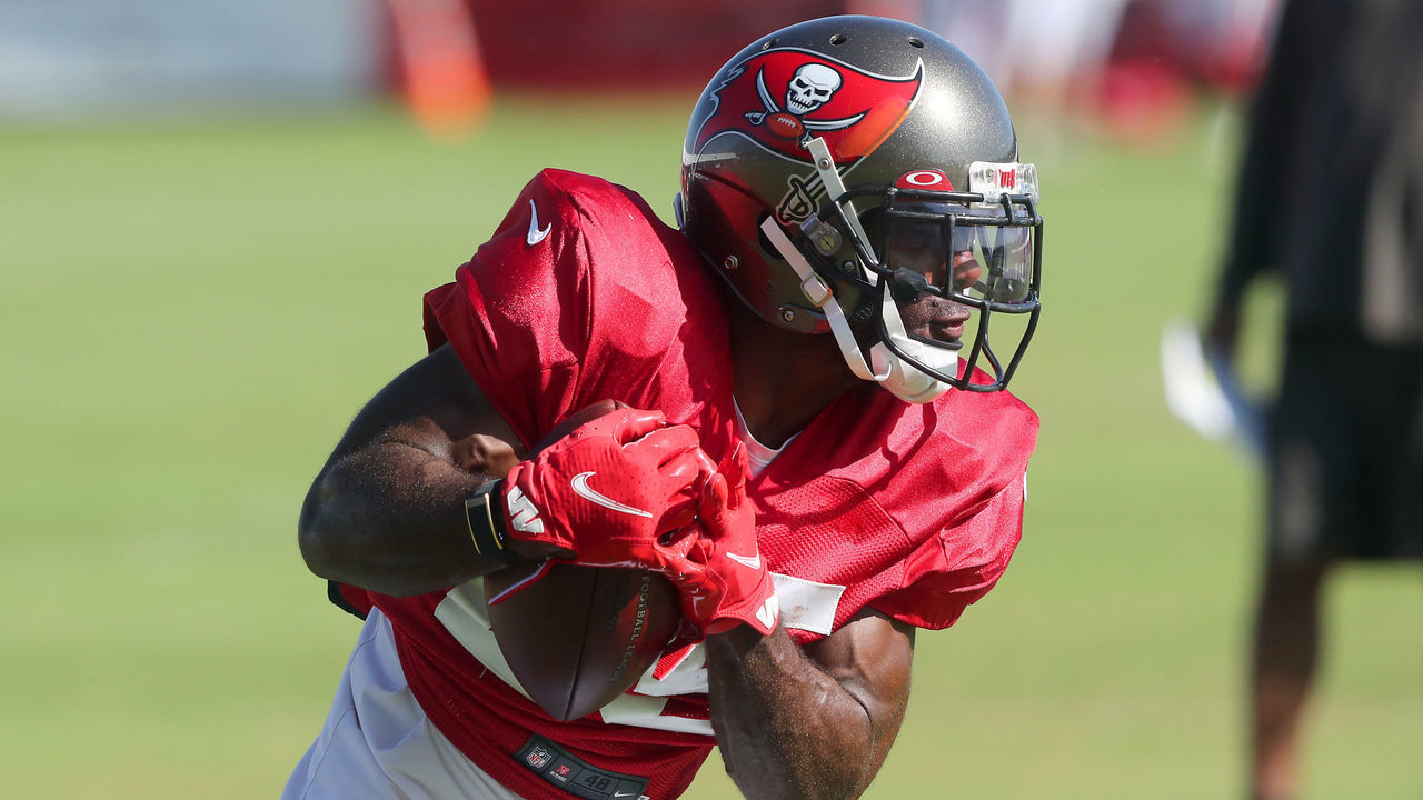 TAMPA, FL - AUG 19: Giovani Bernard (25) of the Buccaneers carries the ball during the Tennessee Titans & Tampa Bay Buccaneers joint training camp on August 19, 2021 at the AdventHealth Training Center at One Buccaneer Place in Tampa, Florida.