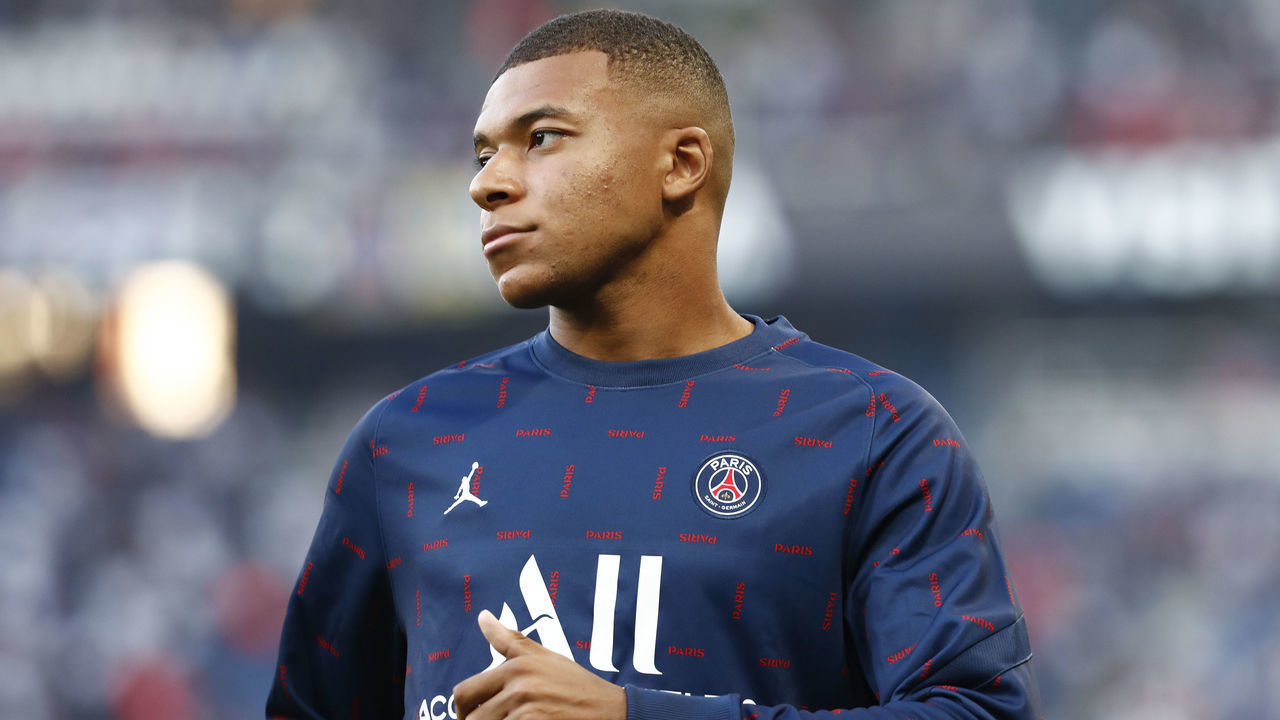 PARIS, FRANCE - AUGUST 14: Kylian Mbappe #7 of Paris Saint-Germain warms up before the Ligue 1 Uber Eats match between Paris Saint Germain and Strasbourg at Parc des Princes on August 14, 2021 in Paris, France.