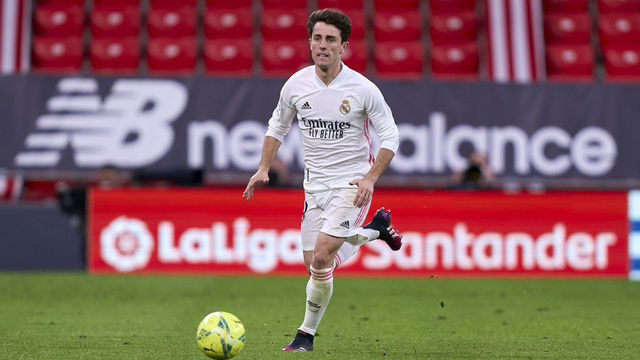 BILBAO, SPAIN - MAY 16: Alvaro Odriozola of Real Madrid runs with the ball during the La Liga Santander match between Athletic Club and Real Madrid at Estadio de San Mames on May 16, 2021 in Bilbao, Spain. Sporting stadiums around Spain remain under strict restrictions due to the Coronavirus Pandemic as Government social distancing laws prohibit fans inside venues resulting in games being played behind closed doors.