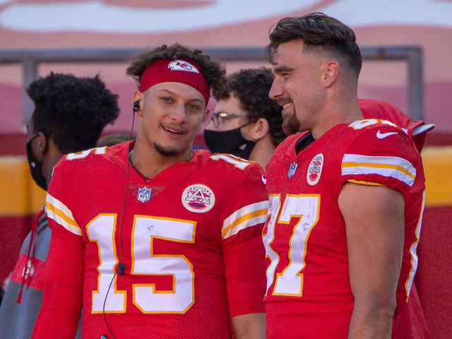KANSAS CITY, MO - NOVEMBER 01: Kansas City Chiefs quarterback Patrick Mahomes (15) and Kansas City Chiefs tight end Travis Kelce (87) talk on the sidelines during the second half against the New York Jets on November 1, 2020 at Arrowhead Stadium in Kansas City, Missouri.