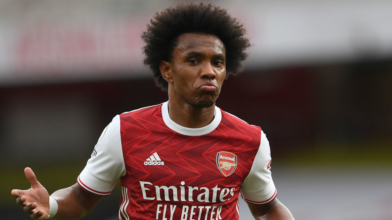 LONDON, ENGLAND - MAY 09: Willian of Arsenal during the Premier League match between Arsenal and West Bromwich Albion at Emirates Stadium on May 09, 2021 in London, England. Sporting stadiums around the UK remain under strict restrictions due to the Coronavirus Pandemic as Government social distancing laws prohibit fans inside venues resulting in games being played behind closed doors.