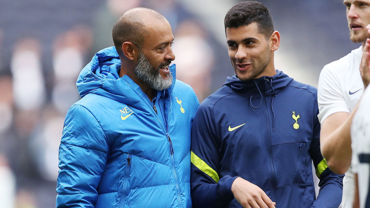 LONDON, ENGLAND - AUGUST 08: Nuno Espirito Santo, Tottenham Hotspur manager with new signing Cristian Romero during the MIND Series Pre-Season friendly match between Tottenham Hotspur and Arsenal at Tottenham Hotspur Stadium on August 08, 2021 in London, England.