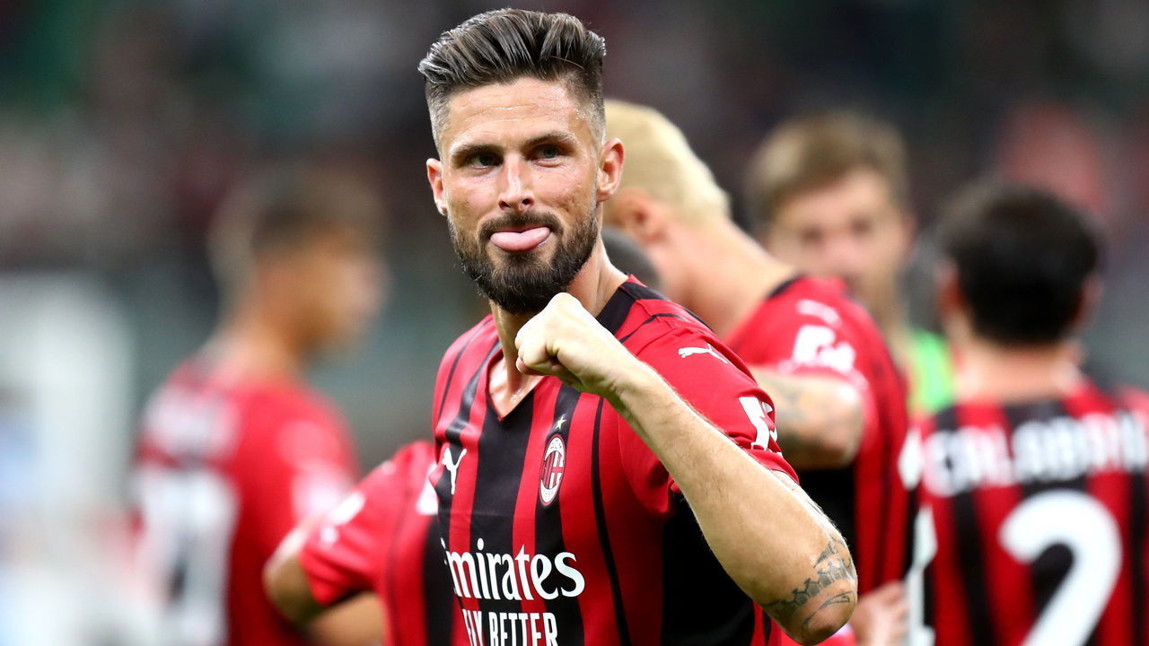 MILAN, ITALY - AUGUST 29: (BILD OUT) Olivier Giroud of AC Milan celebrate after winning during the Serie A match between AC Milan and Cagliari Calcio at Stadio Giuseppe Meazza on August 29, 2021 in Milan, Italy.