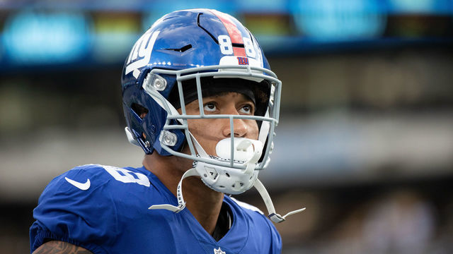 EAST RUTHERFORD, NJ - AUGUST 14: Evan Engram #88 of the New York Giants before the start of a preseason game against the New York Jets at MetLife Stadium on August 14, 2021 in East Rutherford, New Jersey.