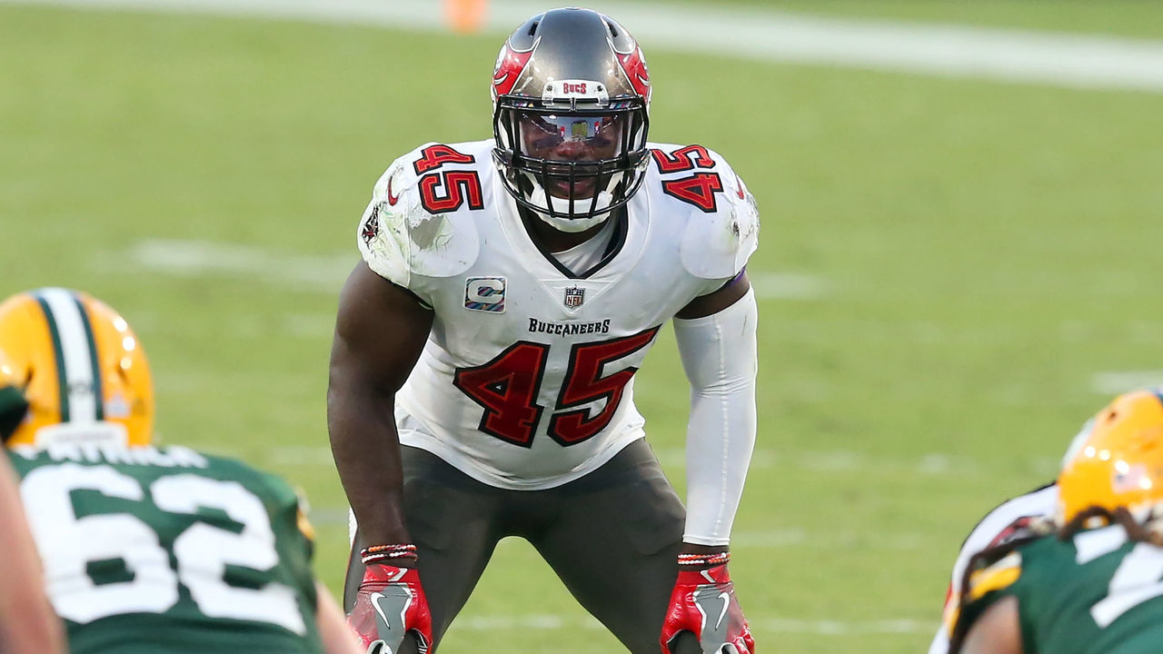 TAMPA, FL - OCTOBER 18: Devin White (45) of the Buccaneers looks into the offensive backfield during the regular season game between the Green Bay Packers and the Tampa Bay Buccaneers on October 18, 2020 at Raymond James Stadium in Tampa, Florida.