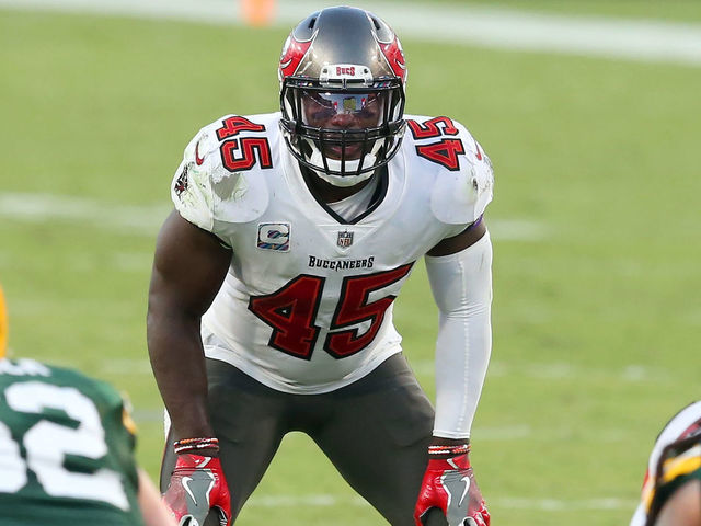 TAMPA, FL - OCTOBER 18: Devin White (45) of the Buccaneers looks into the offensive backfield during the regular season game between the Green Bay Packers and the Tampa Bay Buccaneers on October 18, 2020 at Raymond James Stadium in Tampa, Florida.