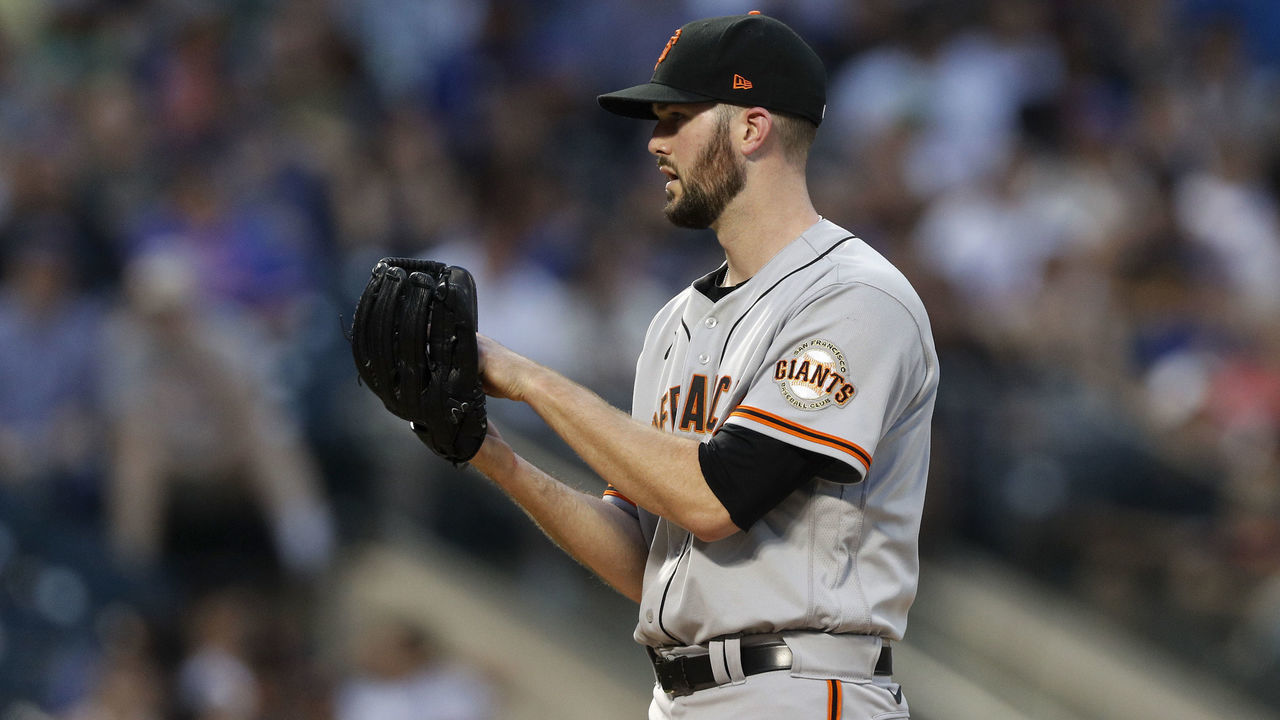 NEW YORK, NEW YORK - AUGUST 26: Alex Wood #57 of the San Francisco Giants in action against the New York Mets at Citi Field on August 26, 2021 in New York City. The Giants defeated the Mets 3-2.
