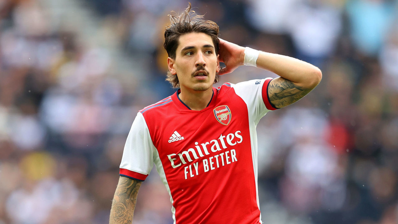 LONDON, ENGLAND - AUGUST 08: Hector Bellerin of Arsenal during the Pre-season friendly between Tottenham Hotspur and Arsenal at Tottenham Hotspur Stadium on August 08, 2021 in London, England.