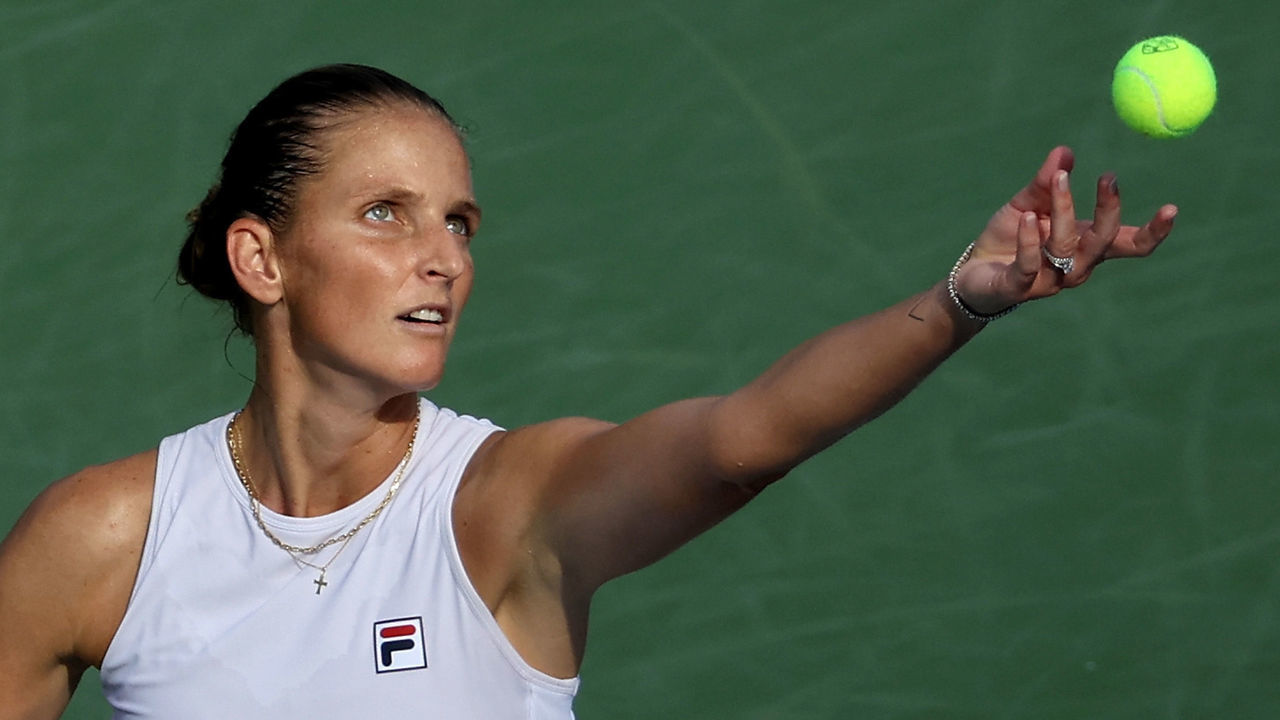 MASON, OHIO - AUGUST 21: Karolina Pliskova of the Czech Republic serves during her match against Jil Teichmann of Switzerland during day 7 of the Western & Southern Open at the Lindner Family Tennis Center on August 21, 2021 in Mason, Ohio.