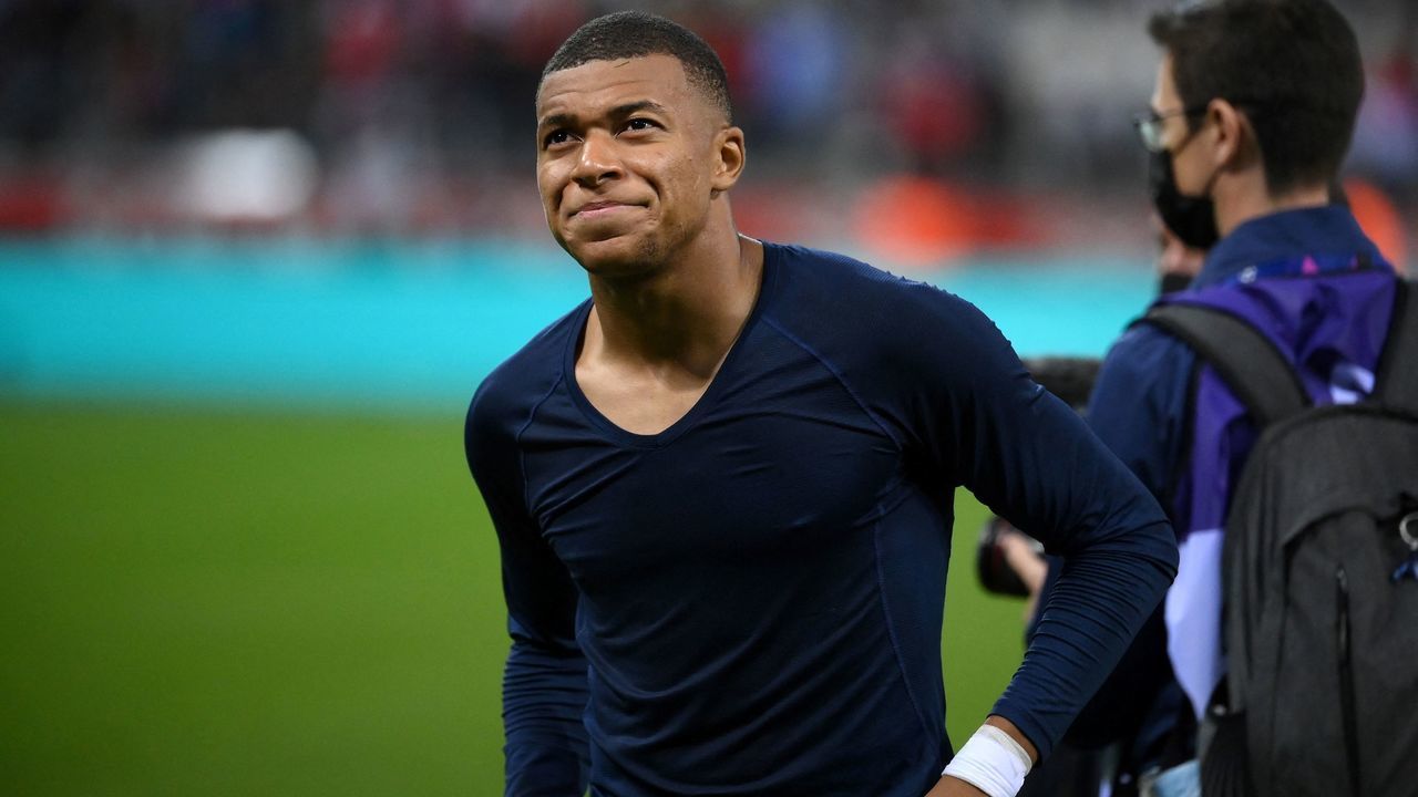 Paris Saint-Germain's French forward Kylian Mbappe reacts at the end of the French L1 football match between Stade de Reims and Paris Saint-Germain at Auguste Delaune Stadium in Reims on August 29, 2021.
