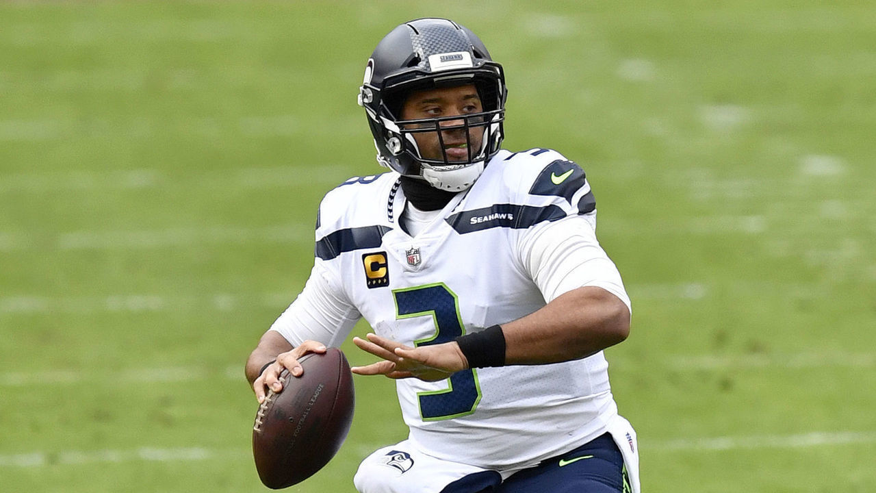 LANDOVER, MD - DECEMBER 20: Seahawks quarterback Russell Wilson (3) throws a pass during the Seattle Seahawks vs. Washington Football Team NFL game December 20, 2000 at FedEx Field in Landover, MD.