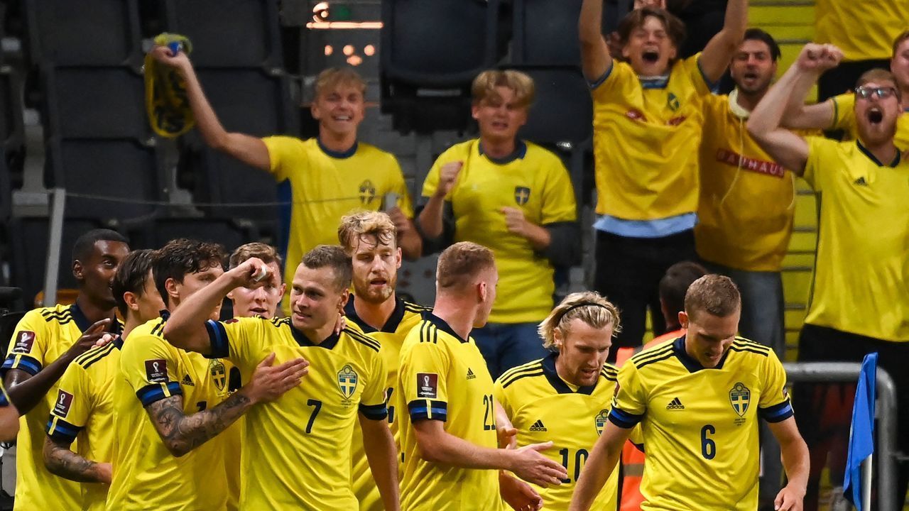 Sweden's forward Viktor Claesson (no.7)celebrates scoring the 2-1 goal with team mates and fans during the FIFA World Cup Qatar 2022 qualification Group B football match between Sweden and Spain, at the Friends Arena in Solna, Sweden on September 2, 2021.