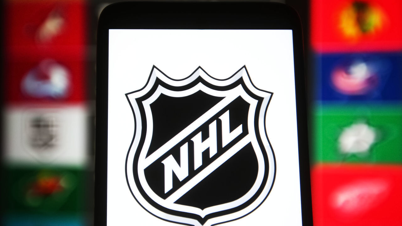 UKRAINE - 2021/08/29: In this photo illustration, National Hockey League (NHL) logo is seen on a smartphone screen. (Photo Illustration by Pavlo Gonchar/SOPA Images/LightRocket via Getty Images)