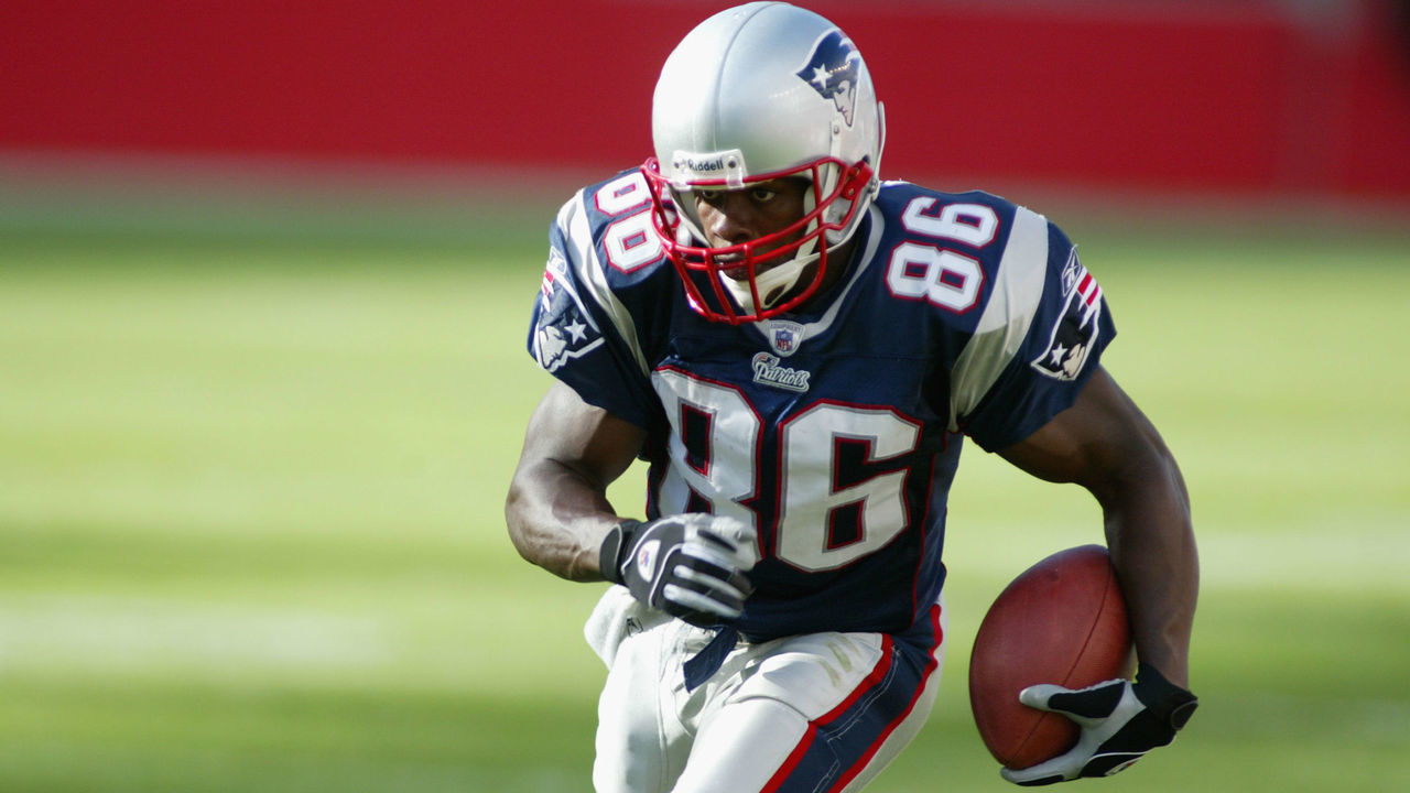 FOXBORO, MA - SEPTEMBER 22: Wide receiver David Patten #86 of the New England Patriots runs with the ball during the NFL game against the Kansas City Chiefs on September 22, 2002 at Gillette Stadium in Foxboro, Massachusetts. The Patriots won 41-38 in overtime.
