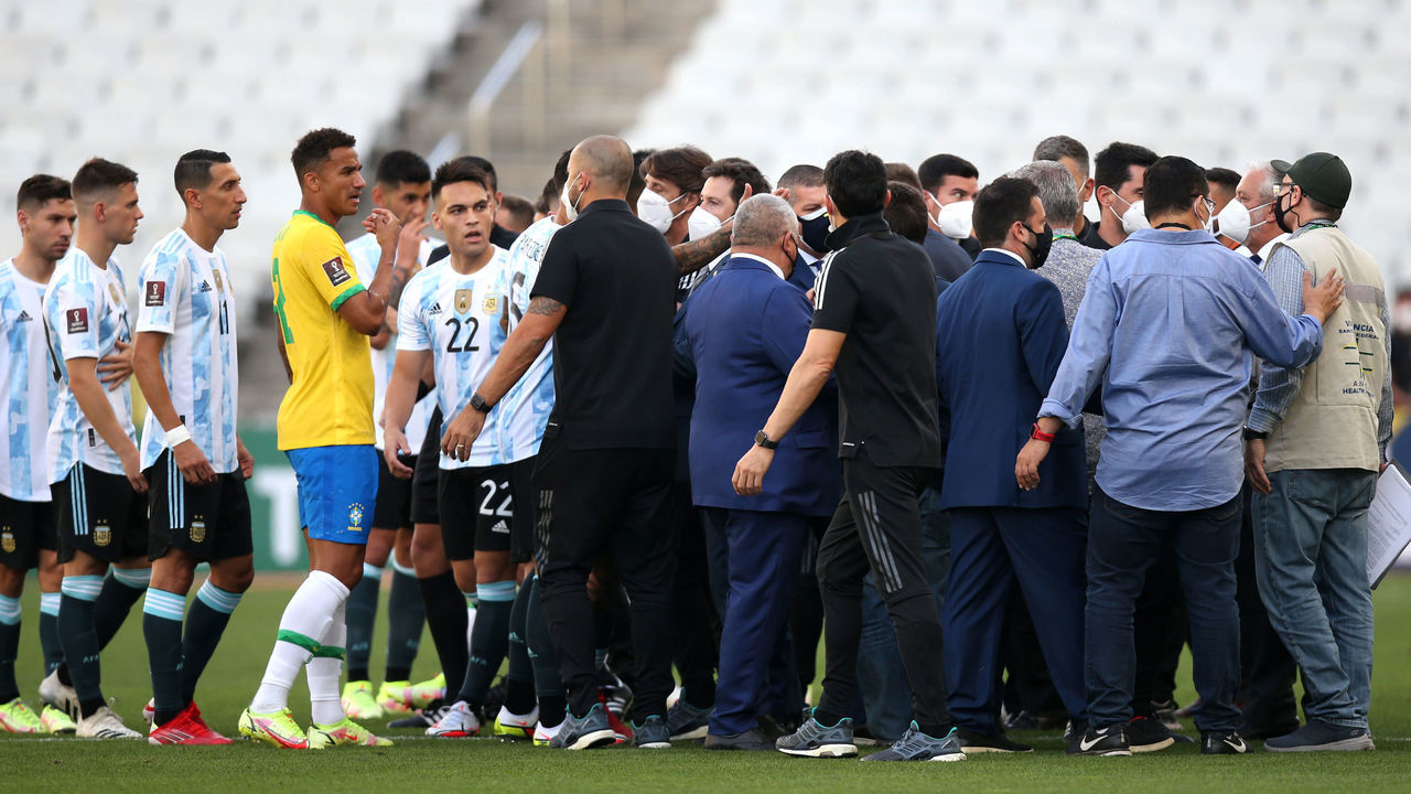 SAO PAULO, BRAZIL - SEPTEMBER 05: Health authorities interrupt the match as they argue with players of Argentina and Brazil during a match between Brazil and Argentina as part of South American Qualifiers for Qatar 2022 at Arena Corinthians on September 05, 2021 in Sao Paulo, Brazil.