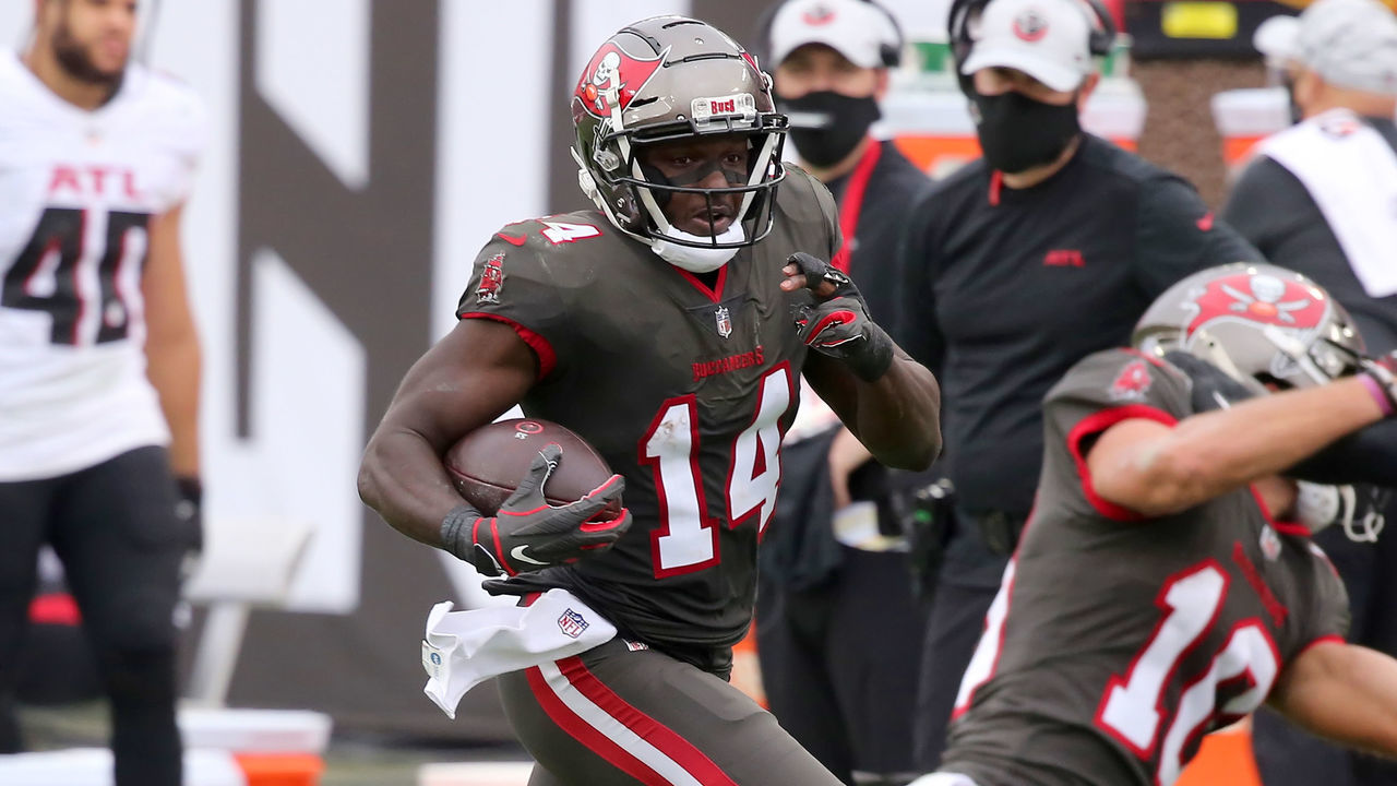 TAMPA, FL - JANUARY 03: Buccaneers receiver Chris Godwin (14) runs with the ball after making a catch during the regular season game between the Atlanta Falcons and the Tampa Bay Buccaneers on January 03, 2021 at Raymond James Stadium in Tampa, Florida.