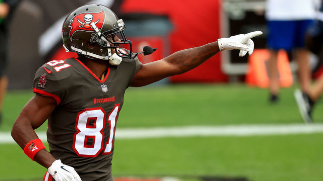 TAMPA, FLORIDA - JANUARY 03: Antonio Brown #81 of the Tampa Bay Buccaneers celebrates a touchdown during a game against the Atlanta Falcons at Raymond James Stadium on January 03, 2021 in Tampa, Florida.
