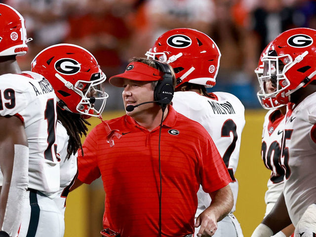 CHARLOTTE, NORTH CAROLINA - SEPTEMBER 04: Head coach Kirby Smart of the Georgia Bulldogs tallks with his players during the first half of of their game against the Clemson Tigers in the Duke's Mayo Classic at Bank of America Stadium on September 04, 2021 in Charlotte, North Carolina.