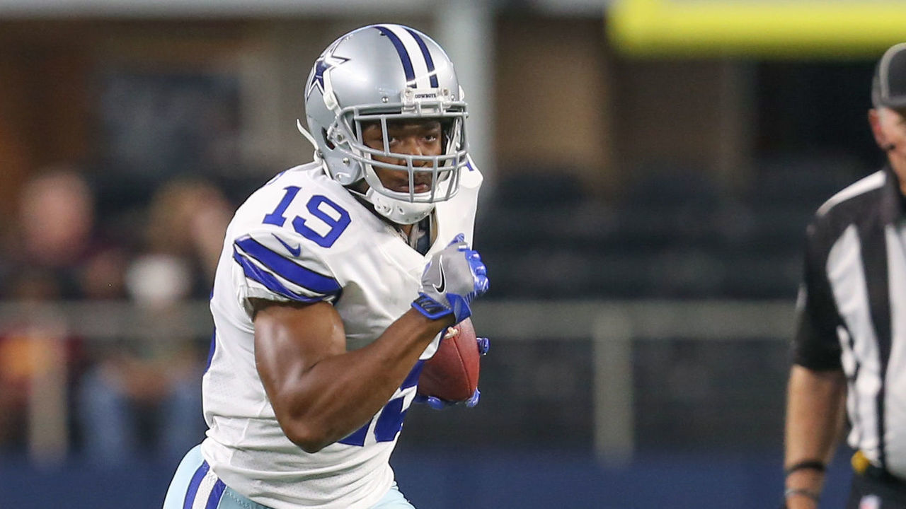 ARLINGTON, TX - AUGUST 21: Dallas Cowboys wide receiver Amari Cooper (19) carries the ball during the game between the Dallas Cowboys and the Houston Texans on August 21, 2021 at AT&T Stadium in Arlington, TX.