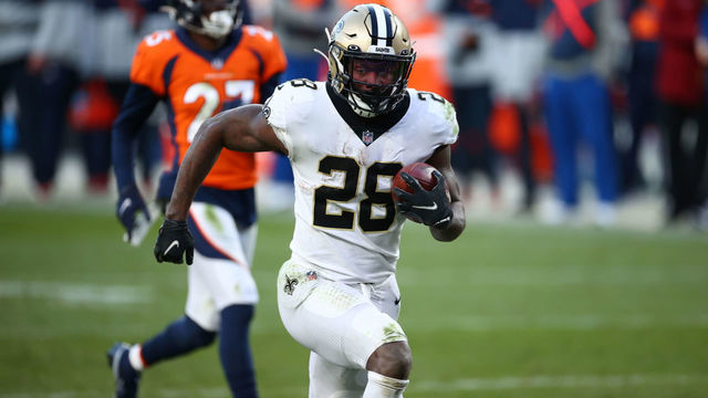 Football: New Orleans Saints Latavius Murray (28) in action, rushing vs Denver Broncos at Sports Authority Field. Denver, CO 11/29/2020 CREDIT: Jamie Schwaberow