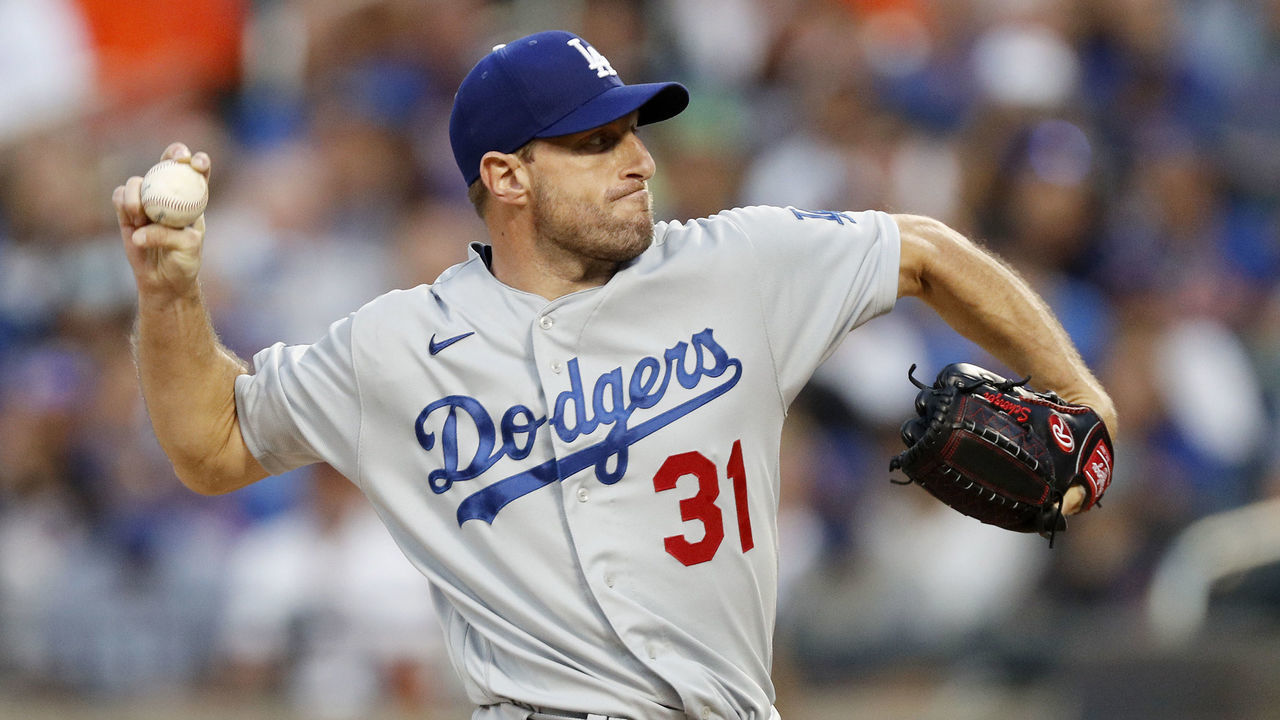 NEW YORK, NEW YORK - AUGUST 15: Max Scherzer #31 of the Los Angeles Dodgers pitches during the first inning against the New York Mets at Citi Field on August 15, 2021 in New York City. The Dodgers defeated the Mets 14-4.