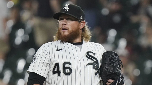 CHICAGO, ILLINOIS - AUGUST 27: Craig Kimbrel #46 of the Chicago White Sox throws a pitch against the Chicago Cubs at Guaranteed Rate Field on August 27, 2021 in Chicago, Illinois.