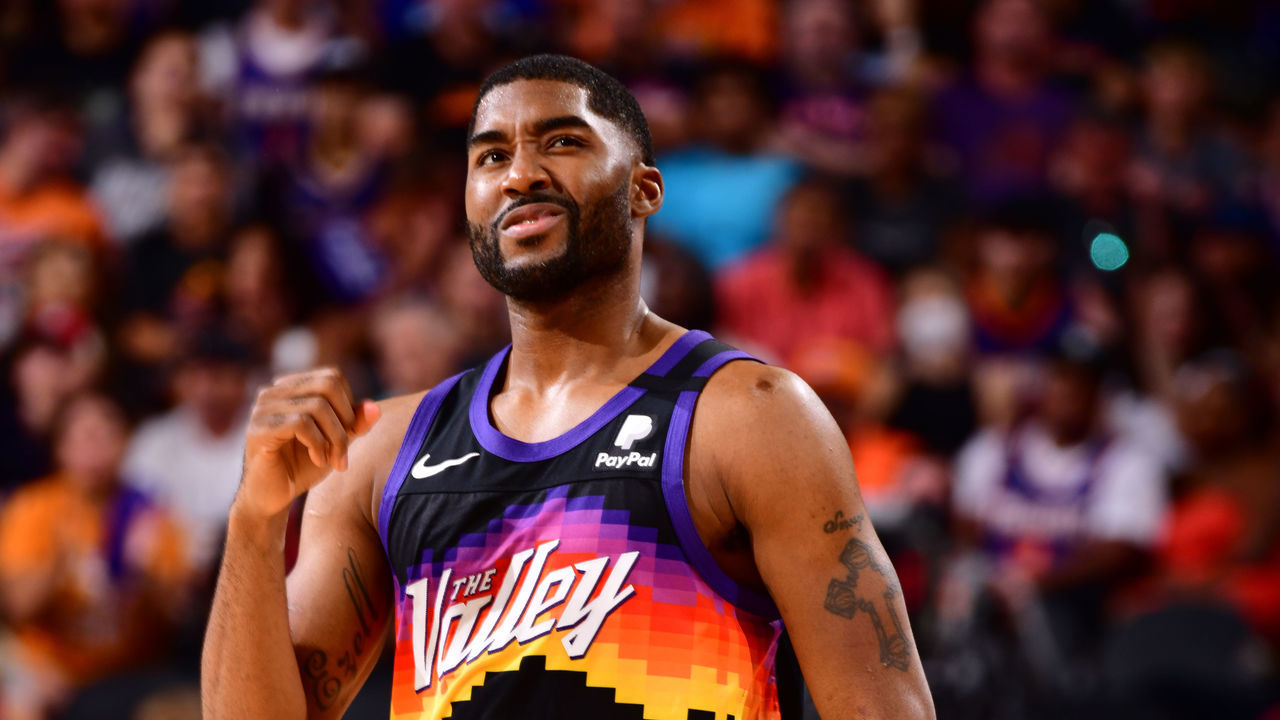 PHOENIX, AZ - JUNE 22: E'Twaun Moore #55 of the Phoenix Suns celebrates during the game against the LA Clippers during Game 2 of the Western Conference Finals of the 2021 NBA Playoffs on June 22, 2021 at Phoenix Suns Arena in Phoenix, Arizona. Mandatory Copyright Notice: Copyright 2021 NBAE