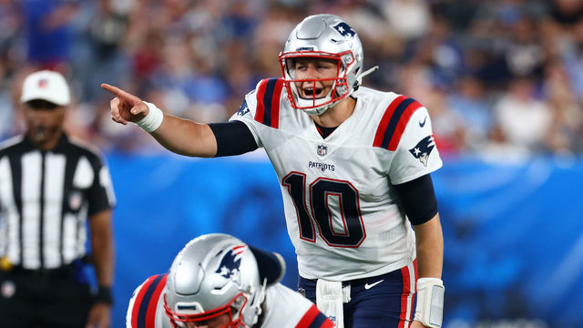 EAST RUTHERFORD, NEW JERSEY - AUGUST 29: Mac Jones #10 of the New England Patriots looks to pass the ball against against the New York Giants at MetLife Stadium on August 29, 2021 in East Rutherford, New Jersey.