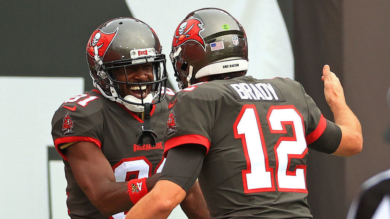 TAMPA, FLORIDA - JANUARY 03: Antonio Brown #81 of the Tampa Bay Buccaneers celebrates a touchdown with Tom Brady #12 during a game against the Atlanta Falcons at Raymond James Stadium on January 03, 2021 in Tampa, Florida.