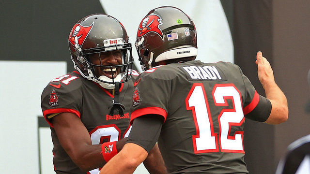 TAMPA, FLORIDA - JANUARY 03: Antonio Brown #81 of the Tampa Bay Buccaneers celebrates a touchdown with Tom Brady #12 during a game against the Atlanta Falcons at Raymond James Stadium on January 03, 2021 in Tampa, Florida.