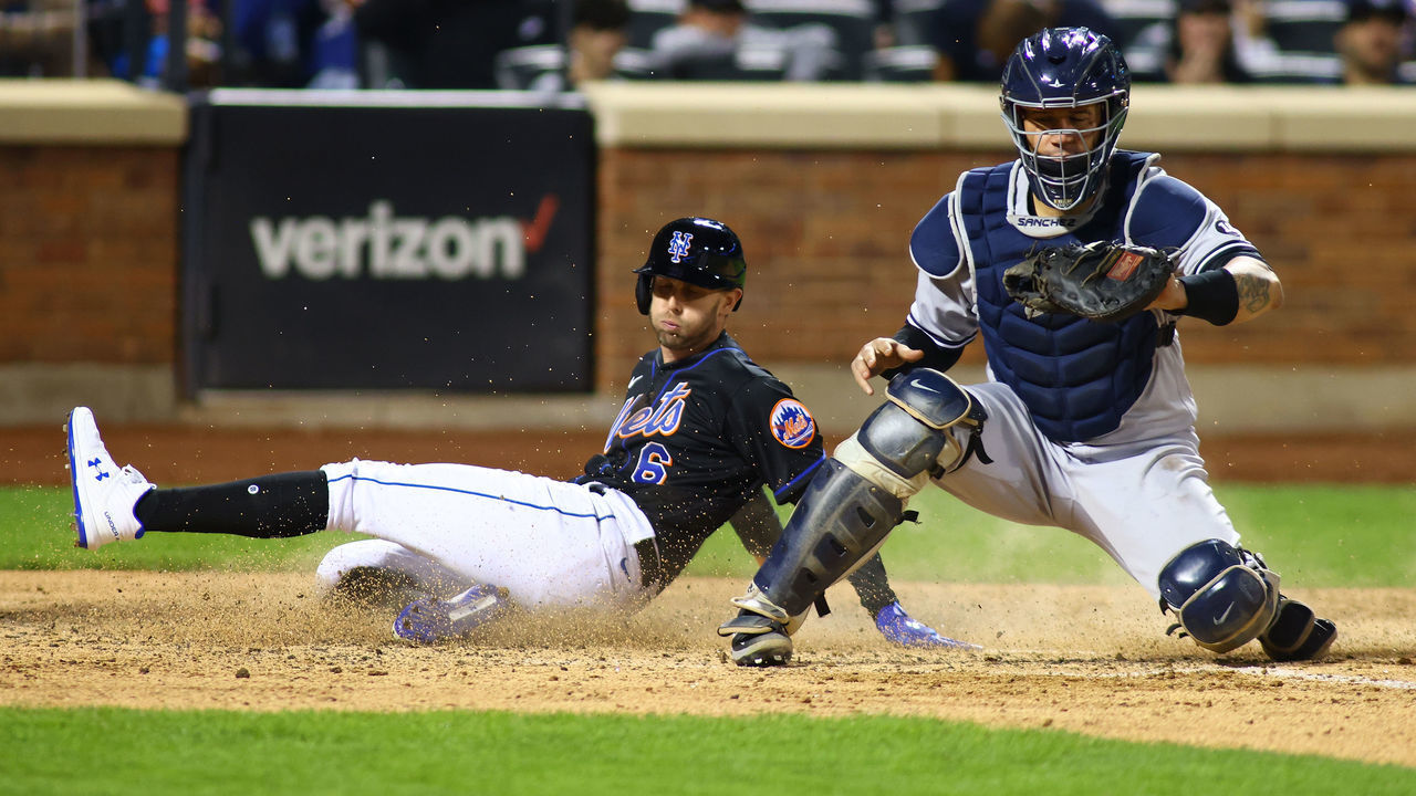 NEW YORK, NEW YORK - SEPTEMBER 10: Jeff McNeil #6 of the New York Mets scores on a throwing error by Gleyber Torres #25 of the New York Yankees in the seventh inning at Citi Field on September 10, 2021 in New York City.