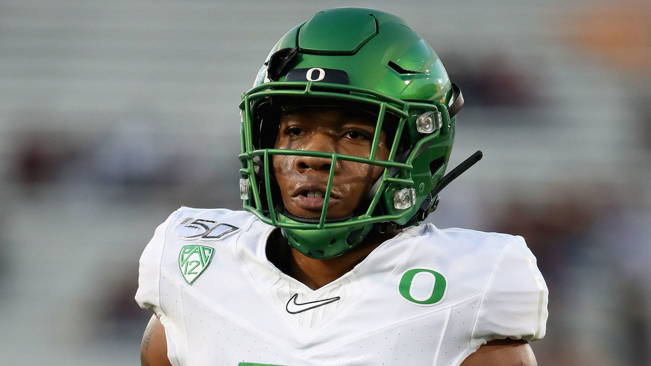 TEMPE, ARIZONA - NOVEMBER 23: Running back CJ Verdell #7 of the Oregon Ducks warms up before the NCAAF game against the Arizona State Sun Devils at Sun Devil Stadium on November 23, 2019 in Tempe, Arizona.