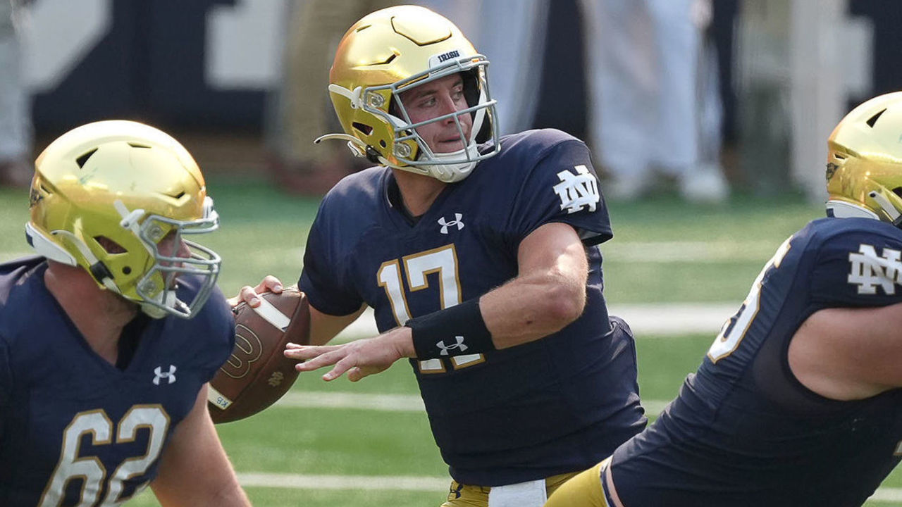 SOUTH BEND, IN - SEPTEMBER 11: Notre Dame Fighting Irish quarterback Jack Coan (17) looks to throw the football during a game between the Notre Dame Fighting Irish and the Toledo Rockets on September 11, 2021, at Notre Dame Stadium, in South Bend, In