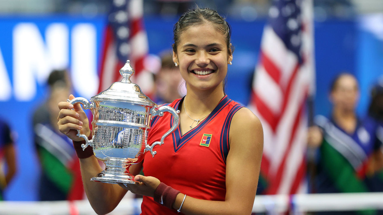 NEW YORK, NEW YORK - SEPTEMBER 11: Emma Raducanu of Great Britain celebrates with the championship trophy after defeating Leylah Annie Fernandez of Canada during their Women's Singles final match on Day Thirteen of the 2021 US Open at the USTA Billie Jean King National Tennis Center on September 11, 2021 in the Flushing neighborhood of the Queens borough of New York City.