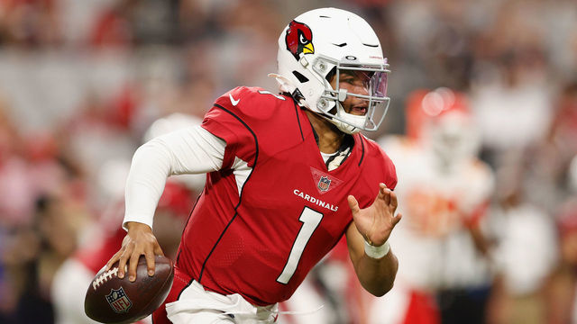 GLENDALE, ARIZONA - AUGUST 20: Quarterback Kyler Murray #1 of the Arizona Cardinals scrambles with the football against the Kansas City Chiefs during the first half of the NFL preseason game at State Farm Stadium on August 20, 2021 in Glendale, Arizona. The Chiefs defeated the Cardinals 17-10.
