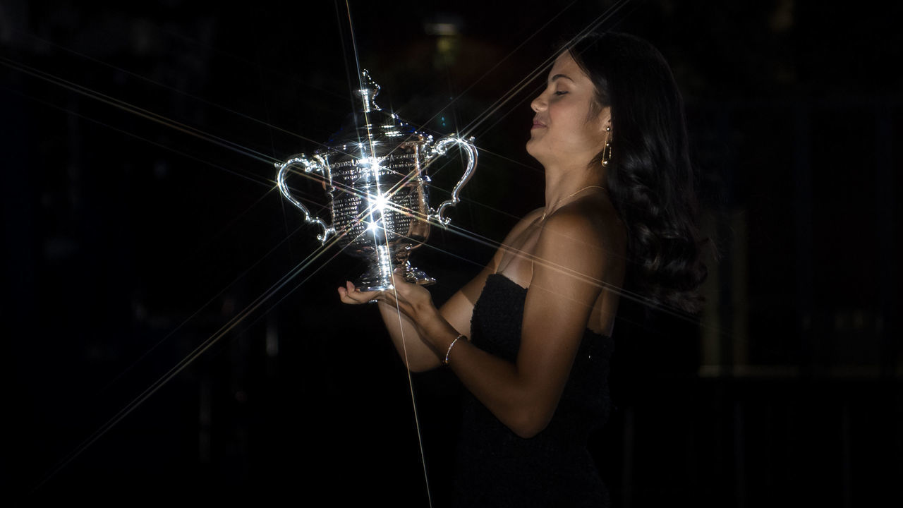 NEW YORK, NEW YORK - SEPTEMBER 11: Emma Raducanu of Great Britain poses with the US Open winner's trophy outside Arthur Ashe Stadium, after her victory over Leylah Fernandez of Canada in the final of the women's singles of the US Open at the USTA Billie Jean King National Tennis Center on September 11, 2021 in New York City. (Photo by TPN/Getty Images