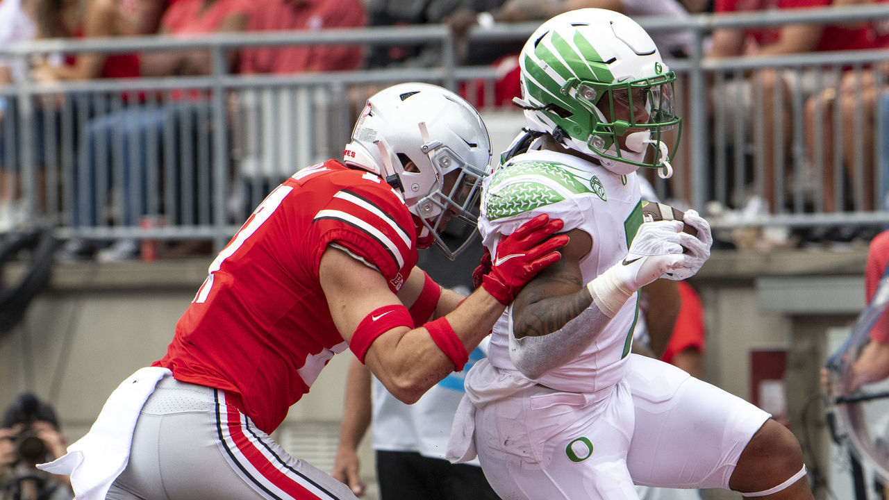 COLUMBUS, OH - SEPTEMBER 11: CJ Verdell #7 of the Oregon Ducks scores a touchdown against the Ohio State Buckeyes during the first half at Ohio Stadium on September 11, 2021 in Columbus, Ohio.