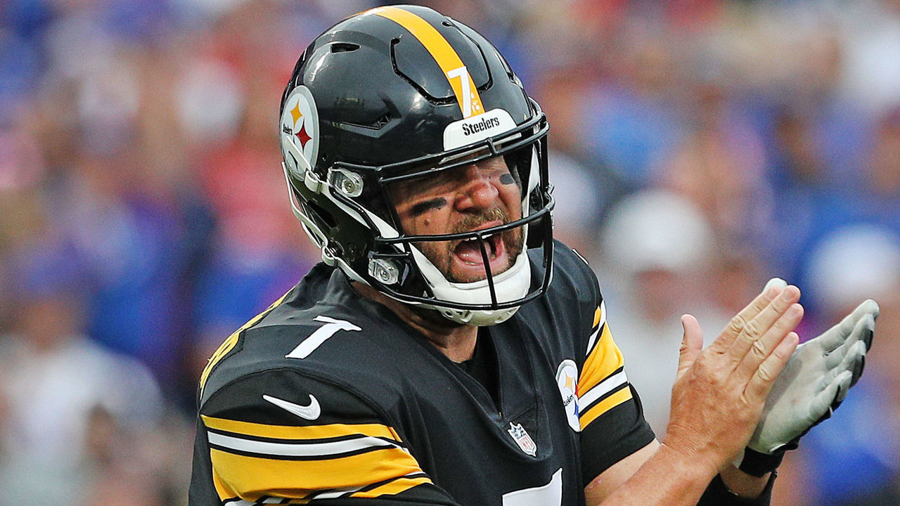 ORCHARD PARK, NEW YORK - SEPTEMBER 12: Ben Roethlisberger #7 of the Pittsburgh Steelers reacts against the Buffalo Bills during the first quarter at Highmark Stadium on September 12, 2021 in Orchard Park, New York.