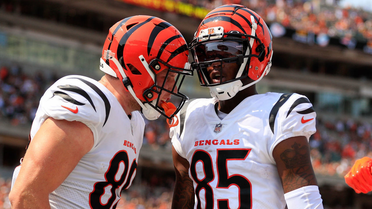 CINCINNATI, OH - SEPTEMBER 12: Cincinnati Bengals wide receiver Tee Higgins (85) reacts with his teammates after catching a touchdown pass during the game against the Minnesota Vikings and the Cincinnati Bengals on September 12, 2021, at Paul Brown Stadium in Cincinnati, OH.